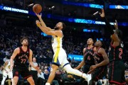 九游登录入口-库明加复出惊艳！勇士惨遭双杀，库里低迷16中6，格林又拖后腿